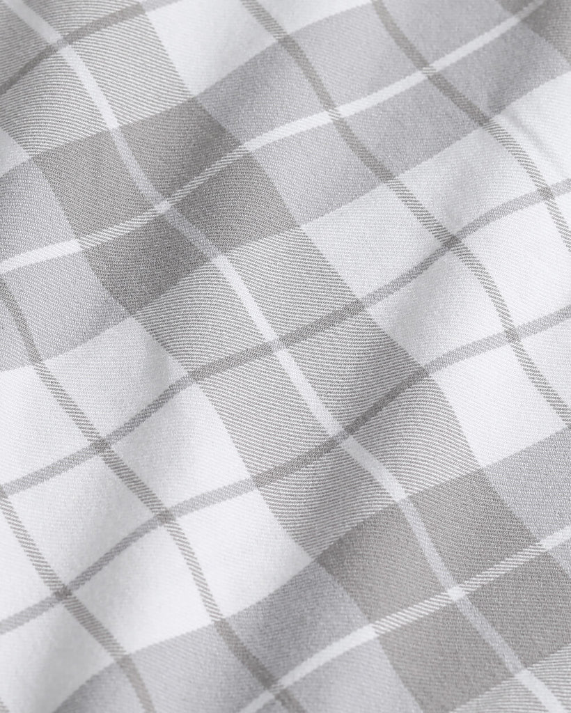 Long Sleeve Flannel-Plaid White-Mock3
