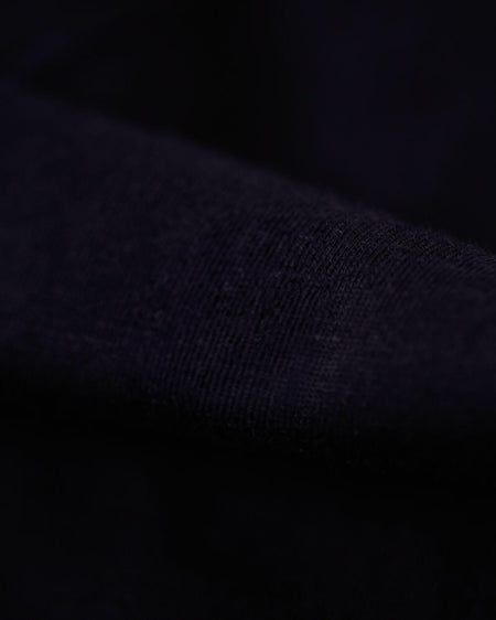 V-Neck Tee - Non-Branded-Black-Deatil2--Model---M-Regular