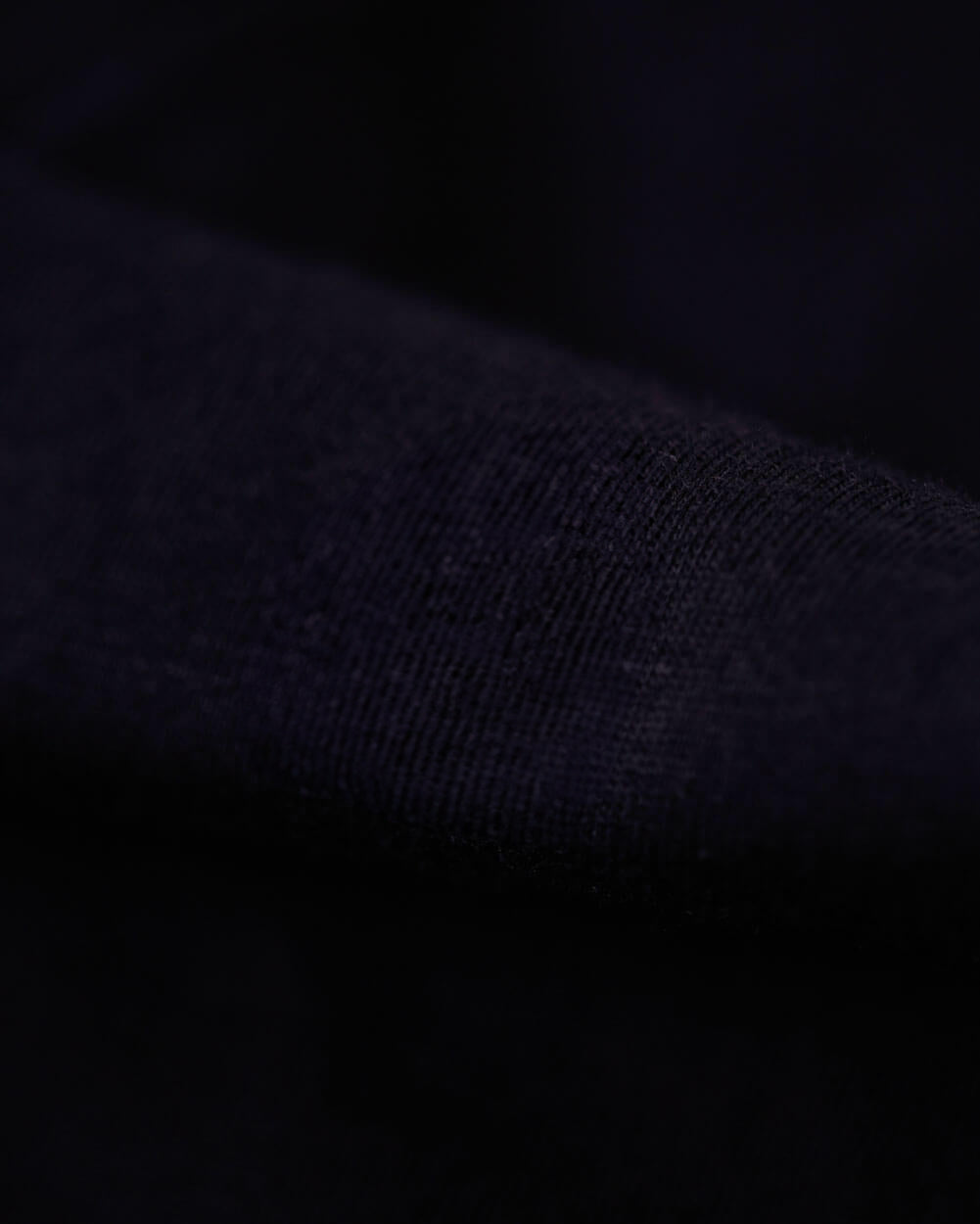 V-Neck Tee - Non-Branded-Black-Deatil2--Model---M-Regular